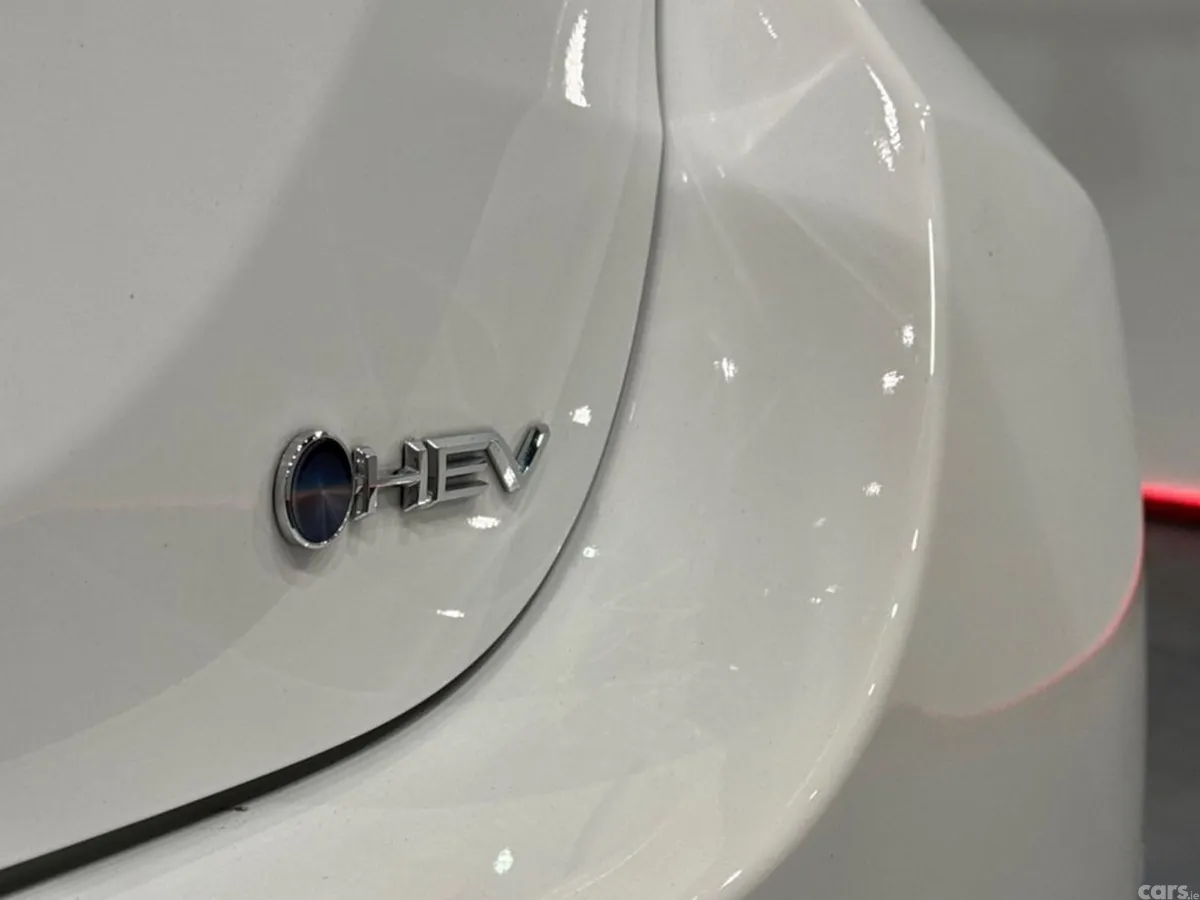 Toyota Yaris Hatchback, Petrol Hybrid, 2024, White