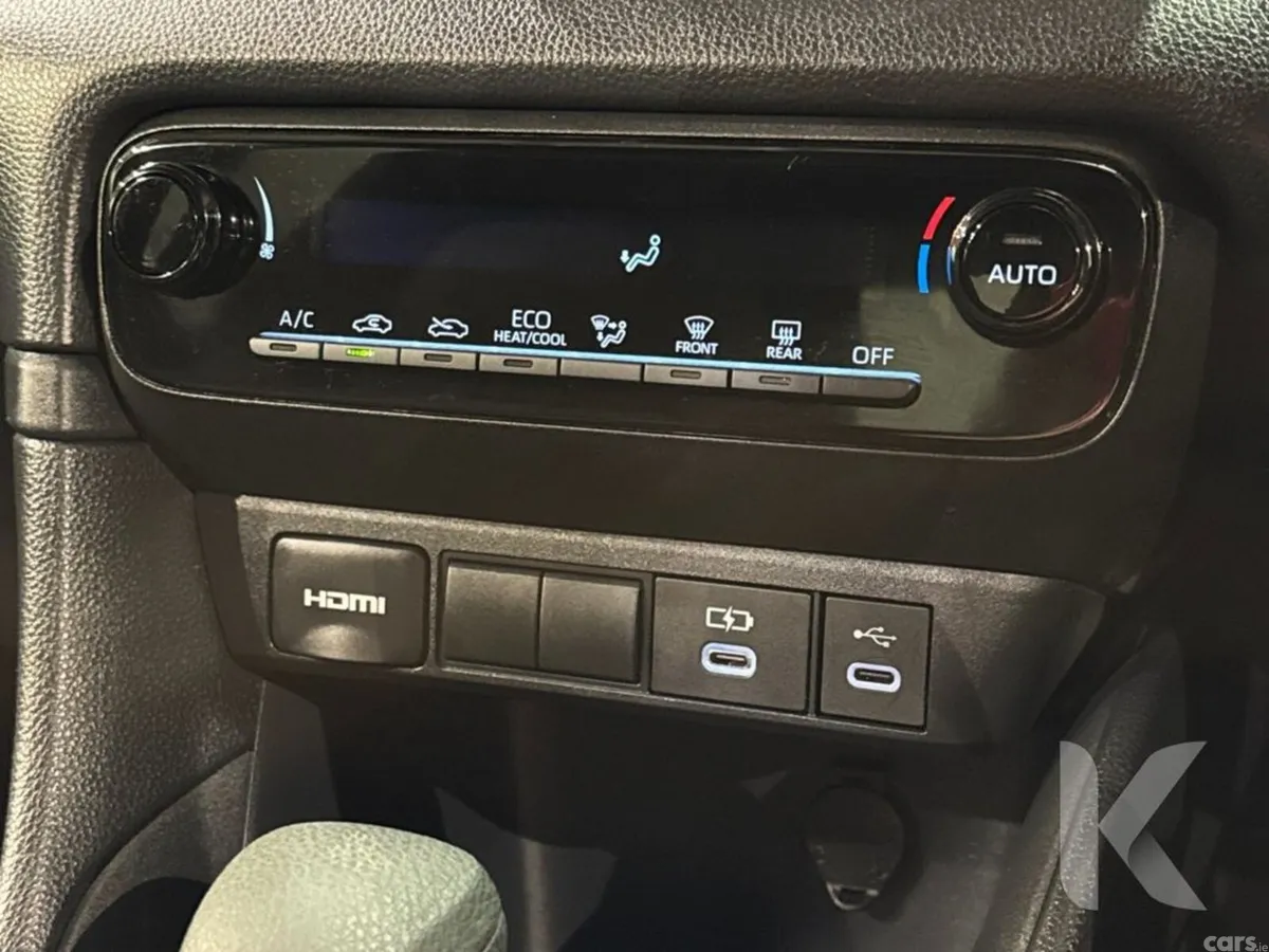 Toyota Yaris Hatchback, Petrol Hybrid, 2024, White