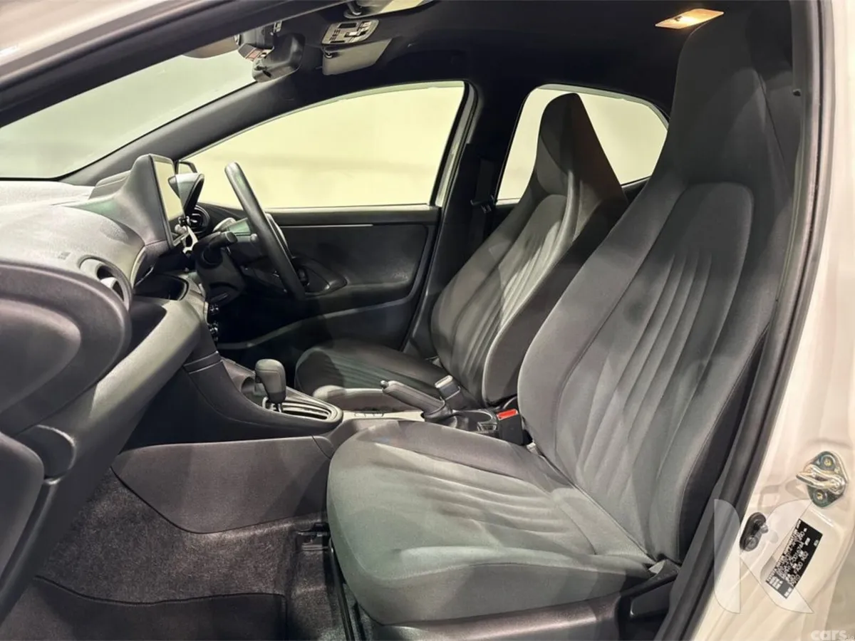 Toyota Yaris Hatchback, Petrol Hybrid, 2024, White