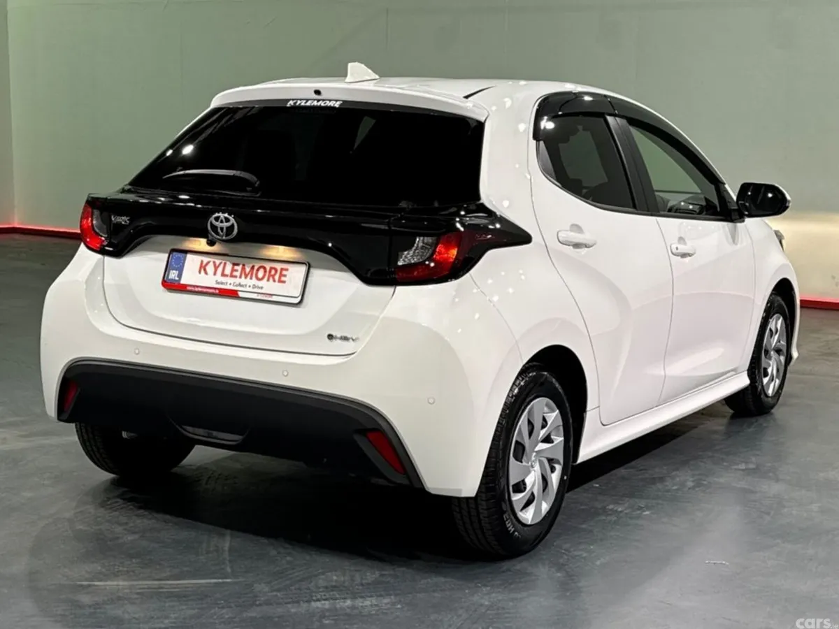 Toyota Yaris Hatchback, Petrol Hybrid, 2024, White