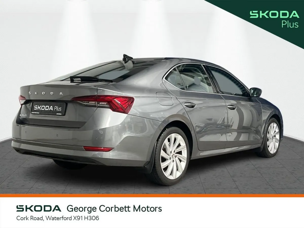 Skoda Octavia Saloon, Petrol, 2023, Grey