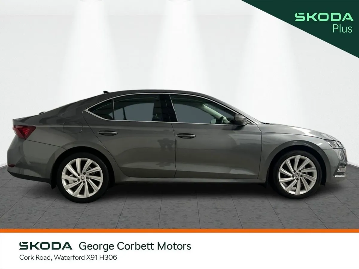 Skoda Octavia Saloon, Petrol, 2023, Grey