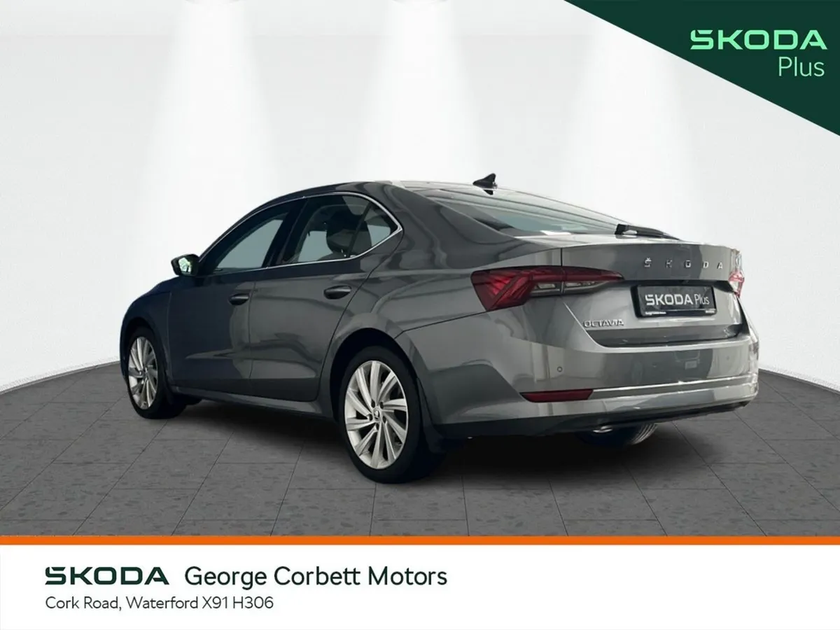 Skoda Octavia Saloon, Petrol, 2023, Grey