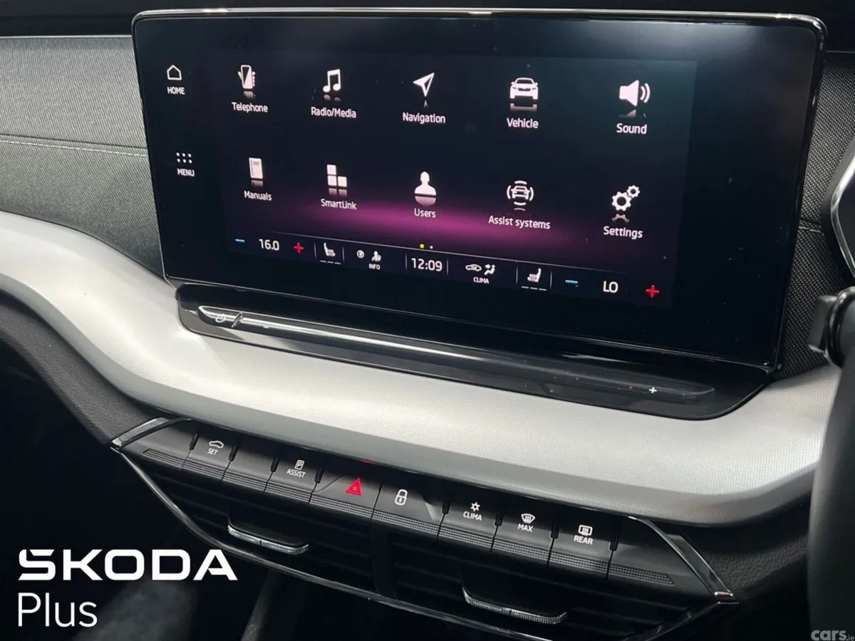 Skoda Octavia Saloon, Petrol, 2023, Grey