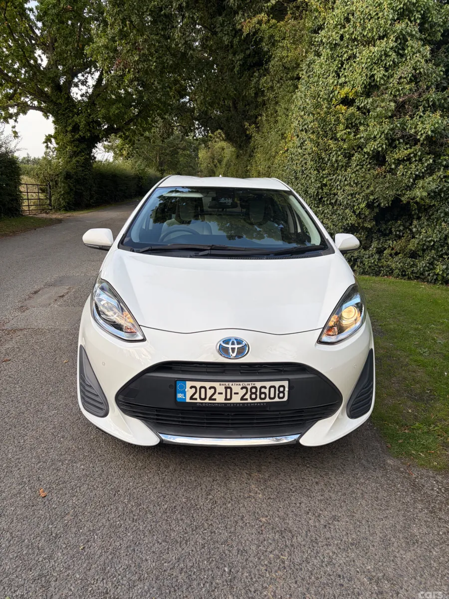 Toyota Aqua Hatchback, Petrol Hybrid, 2020, White