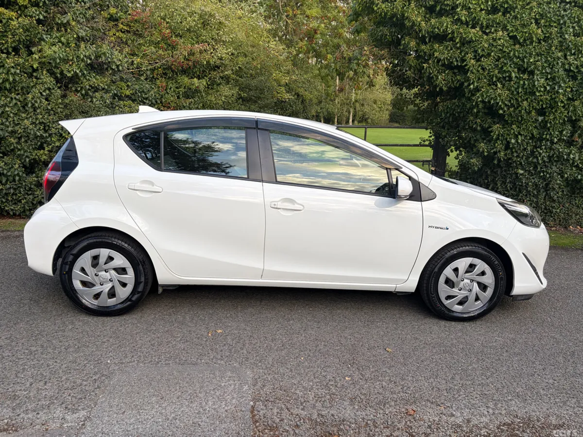 Toyota Aqua Hatchback, Petrol Hybrid, 2020, White