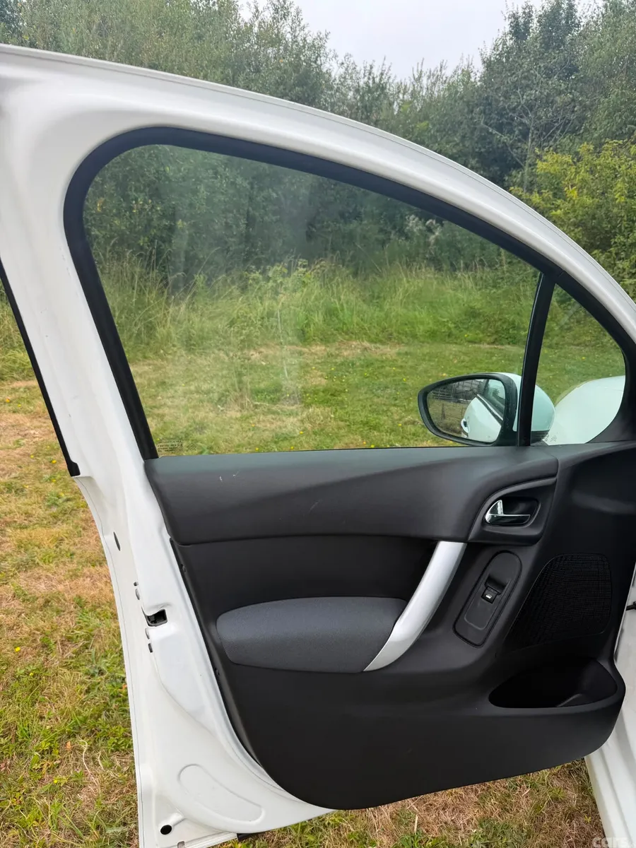 Citroen C3 Hatchback, Petrol, 2013, White