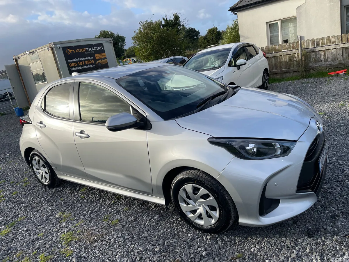 Toyota Yaris Hatchback, Petrol Hybrid, 2021, Silver