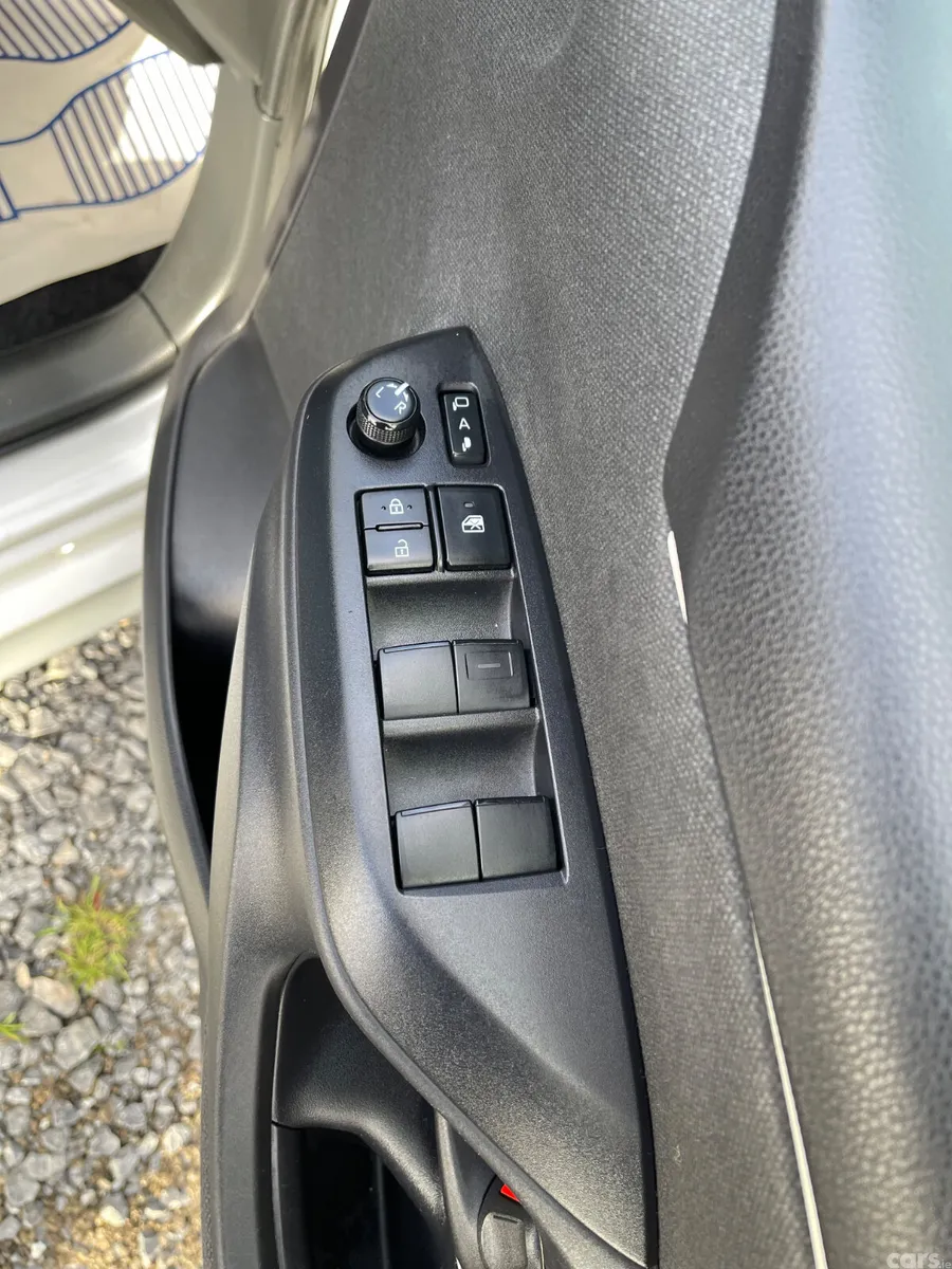 Toyota Yaris Hatchback, Petrol Hybrid, 2021, Silver