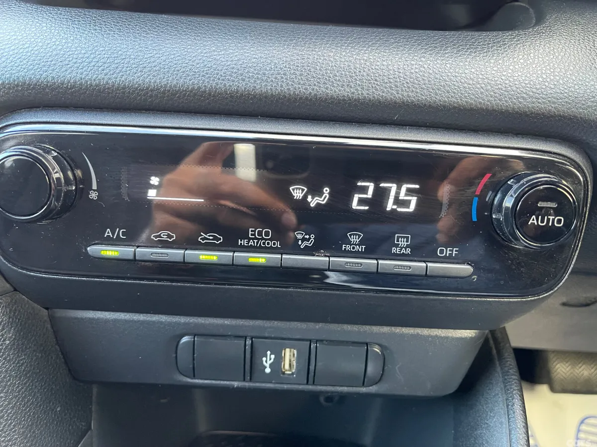 Toyota Yaris Hatchback, Petrol Hybrid, 2021, Silver