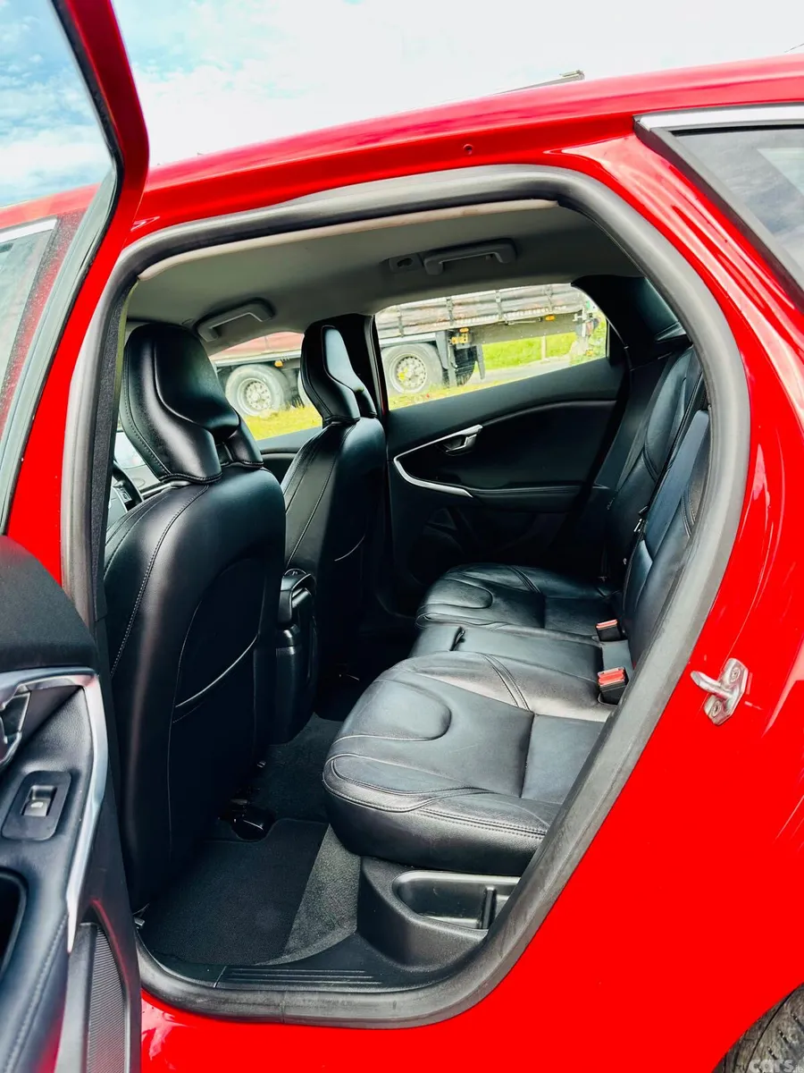 Volvo V40 Hatchback, Petrol, 2015, Red