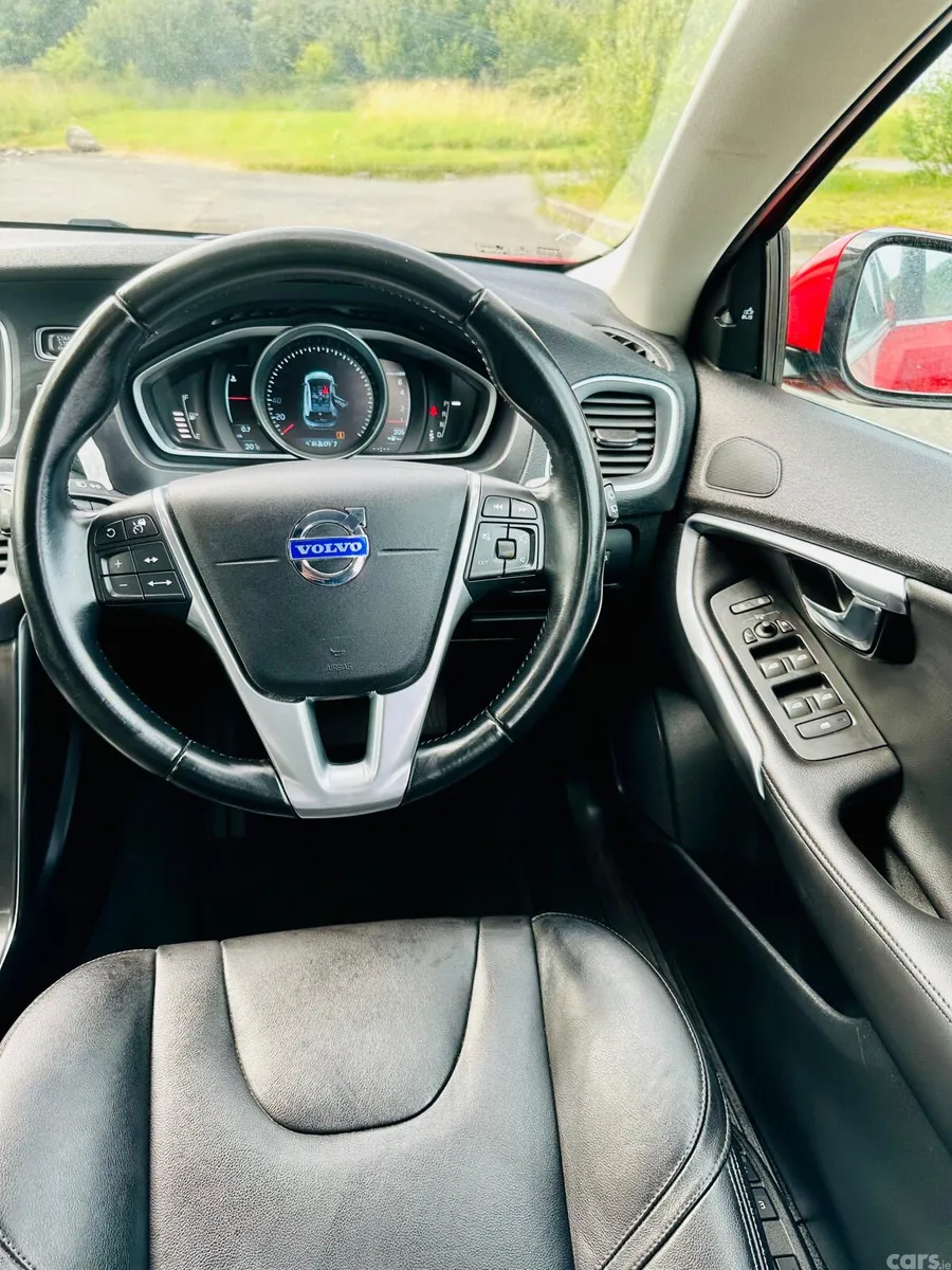 Volvo V40 Hatchback, Petrol, 2015, Red