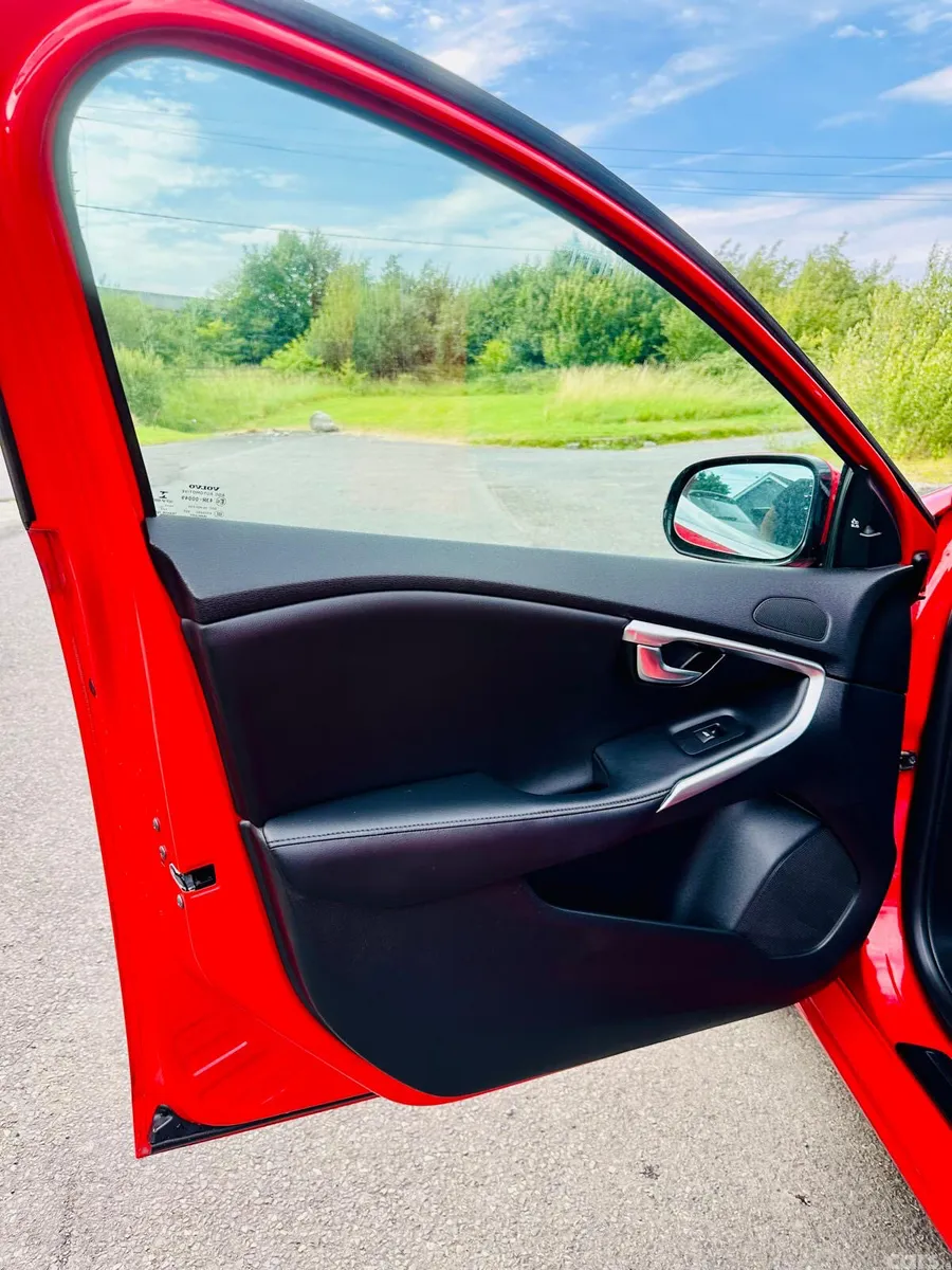 Volvo V40 Hatchback, Petrol, 2015, Red