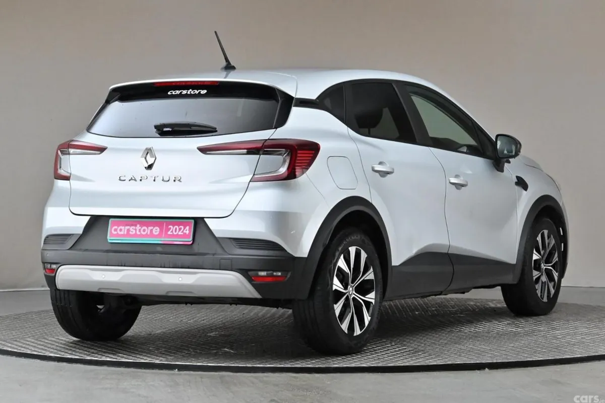 Renault Captur SUV, Petrol, 2024, Silver
