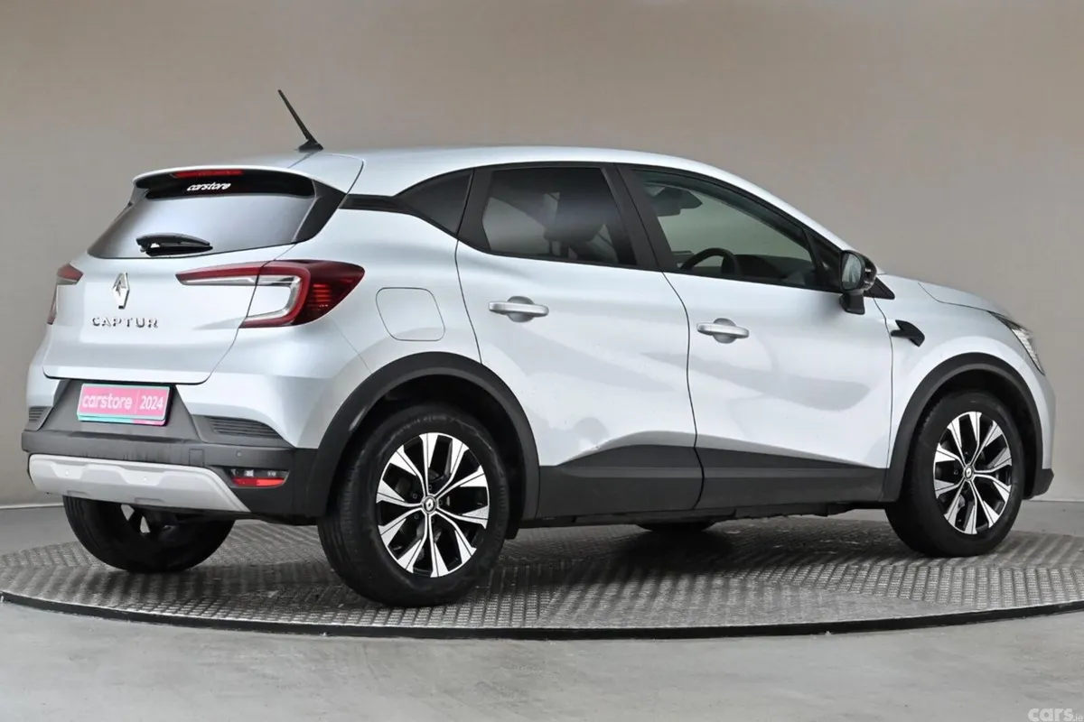 Renault Captur SUV, Petrol, 2024, Silver