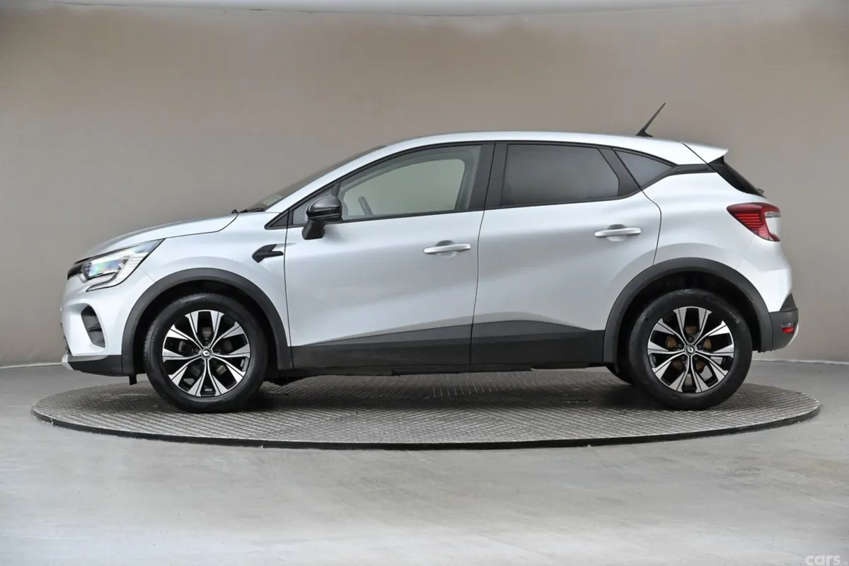 Renault Captur SUV, Petrol, 2024, Silver