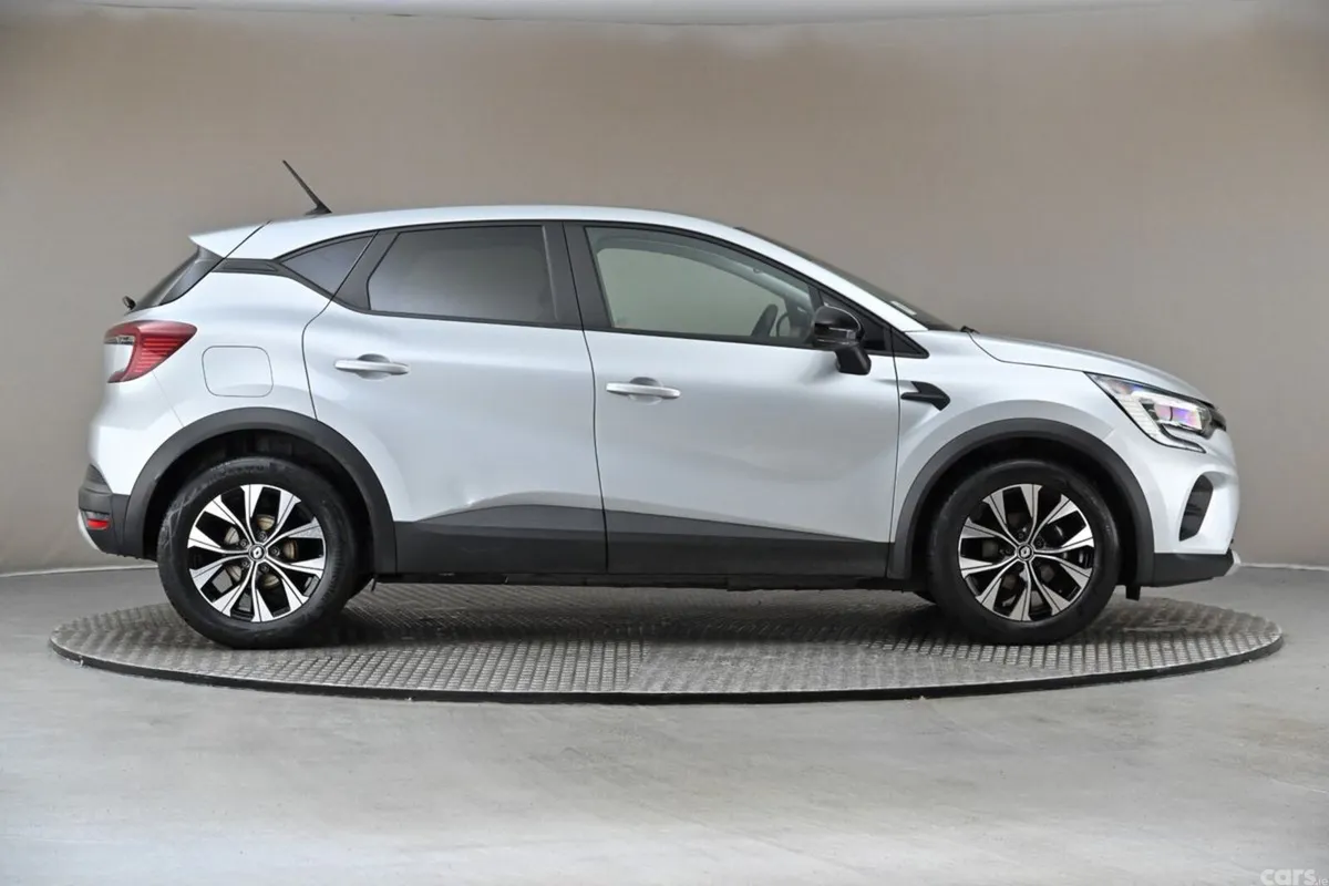 Renault Captur SUV, Petrol, 2024, Silver
