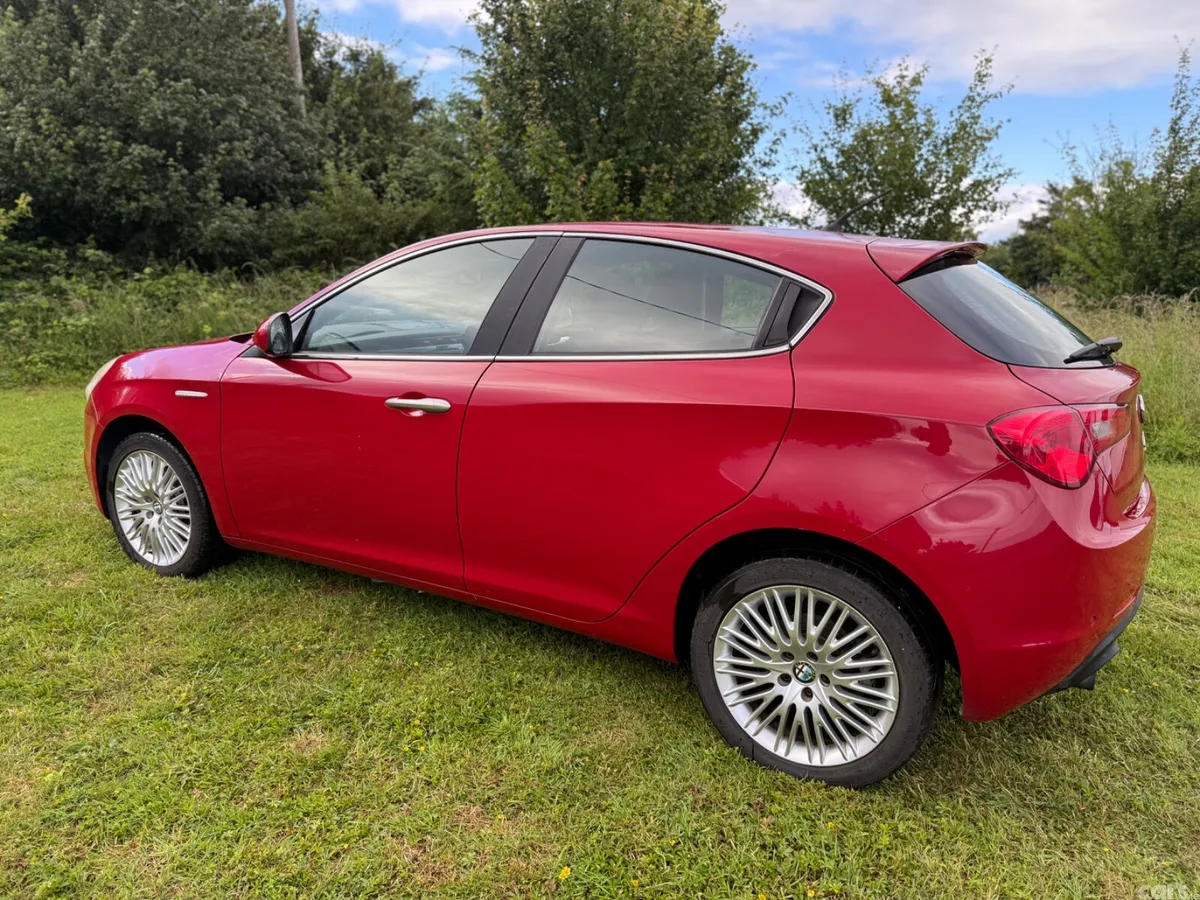 Alfa Romeo Giulietta Hatchback, Petrol, 2014, Red
