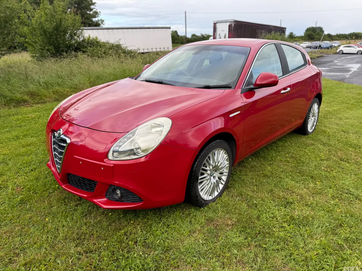 Alfa Romeo Giulietta Hatchback, Petrol, 2014, Red