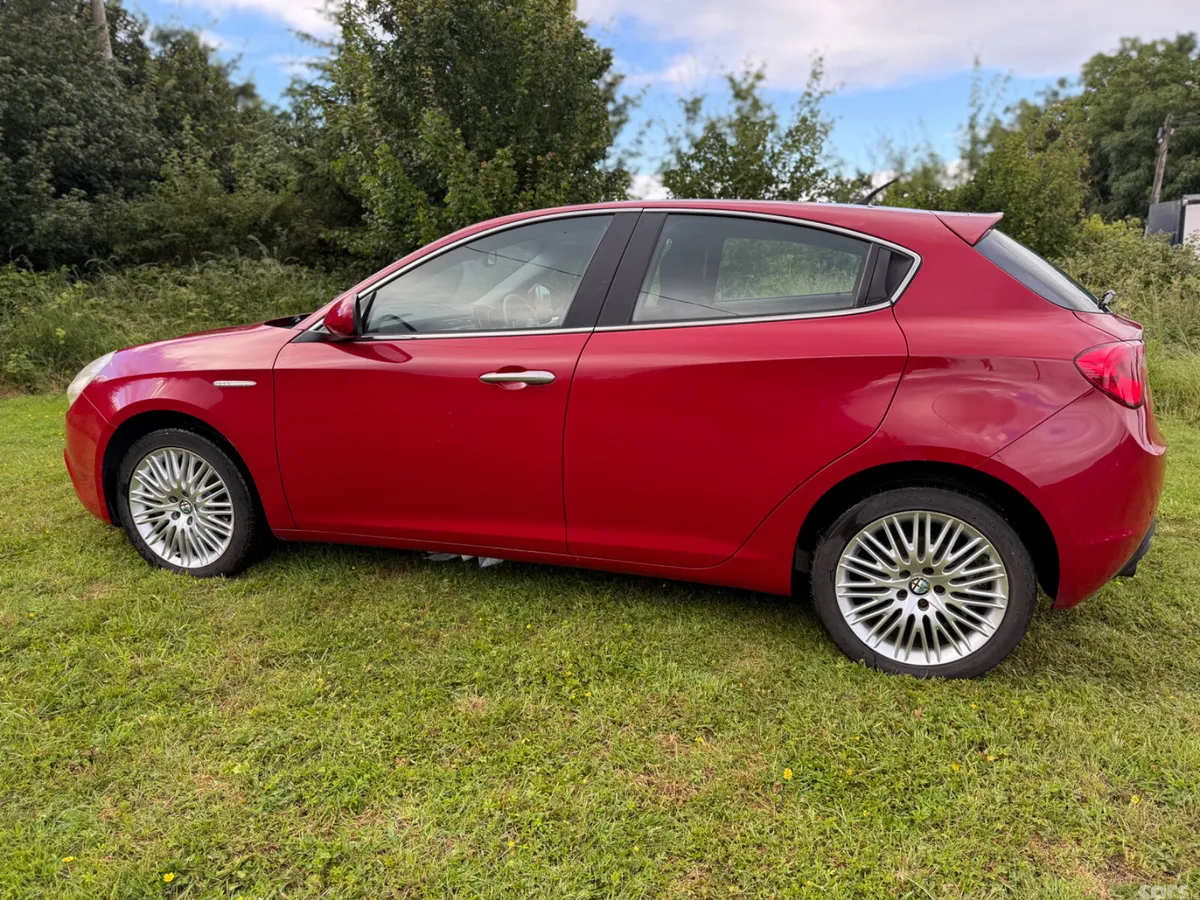 Alfa Romeo Giulietta Hatchback, Petrol, 2014, Red