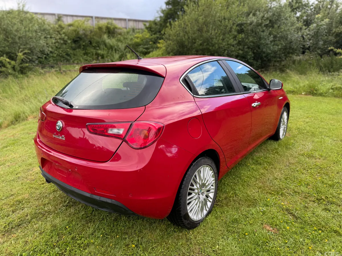 Alfa Romeo Giulietta Hatchback, Petrol, 2014, Red