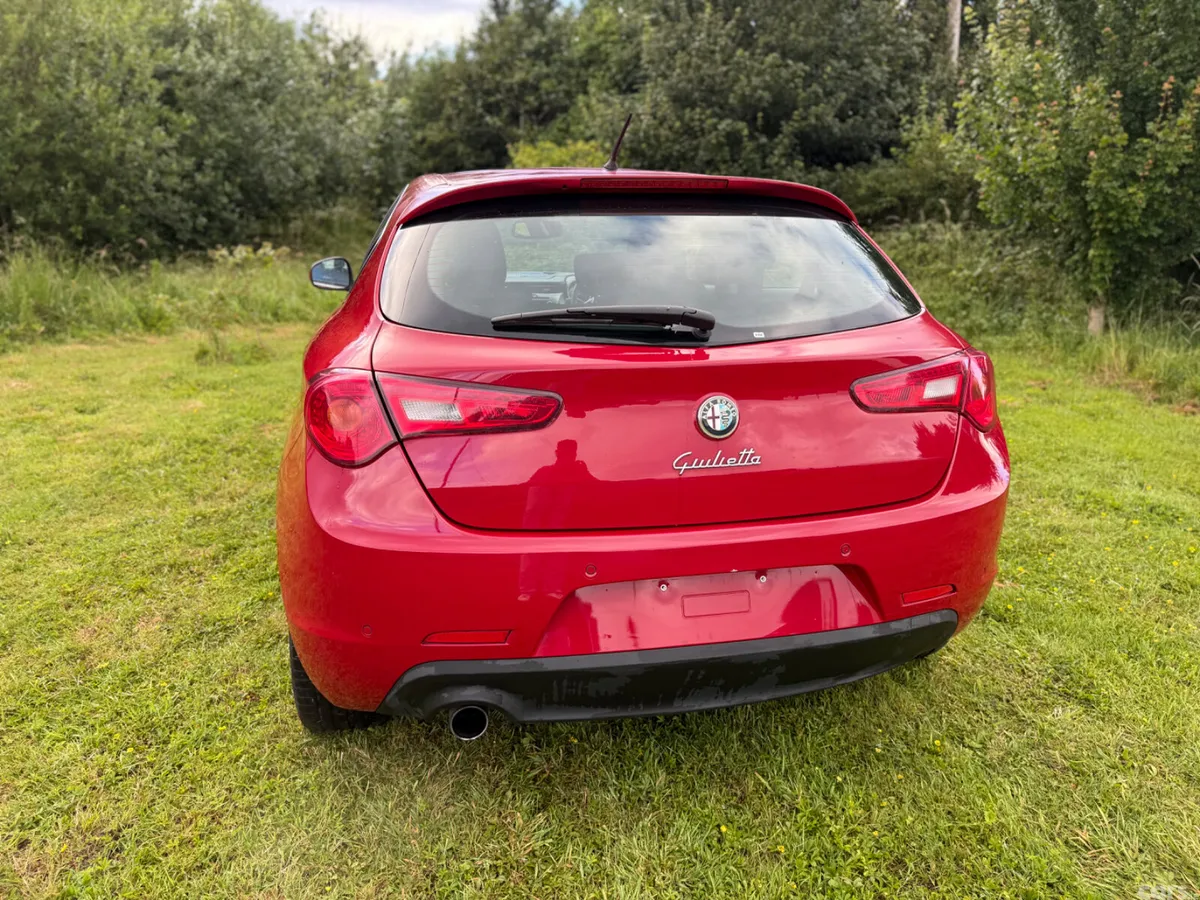 Alfa Romeo Giulietta Hatchback, Petrol, 2014, Red