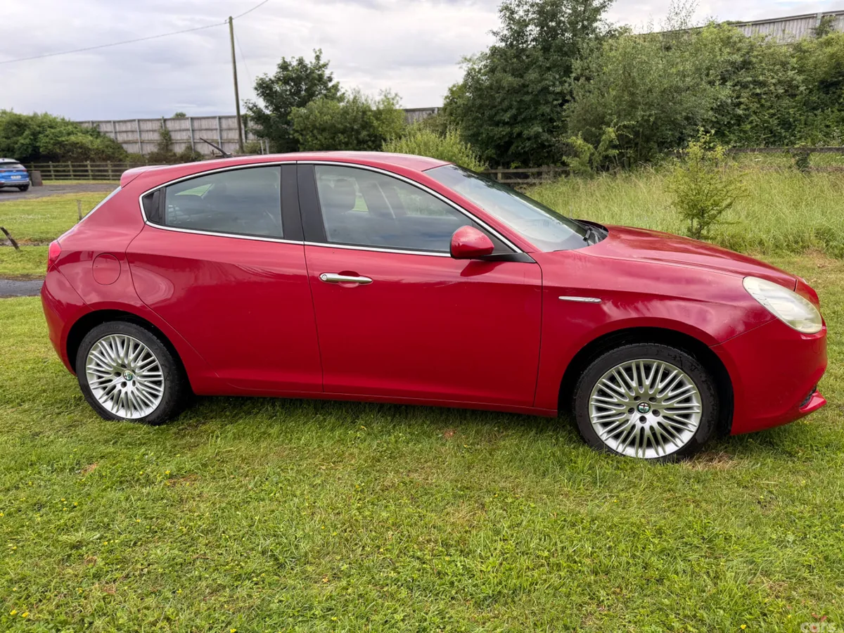 Alfa Romeo Giulietta Hatchback, Petrol, 2014, Red