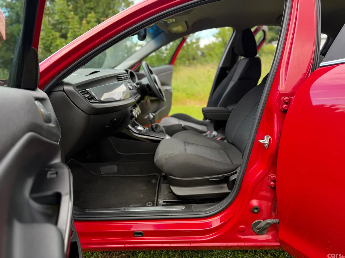 Alfa Romeo Giulietta Hatchback, Petrol, 2014, Red