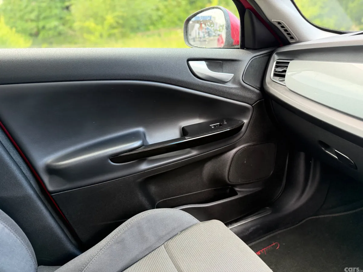 Alfa Romeo Giulietta Hatchback, Petrol, 2014, Red