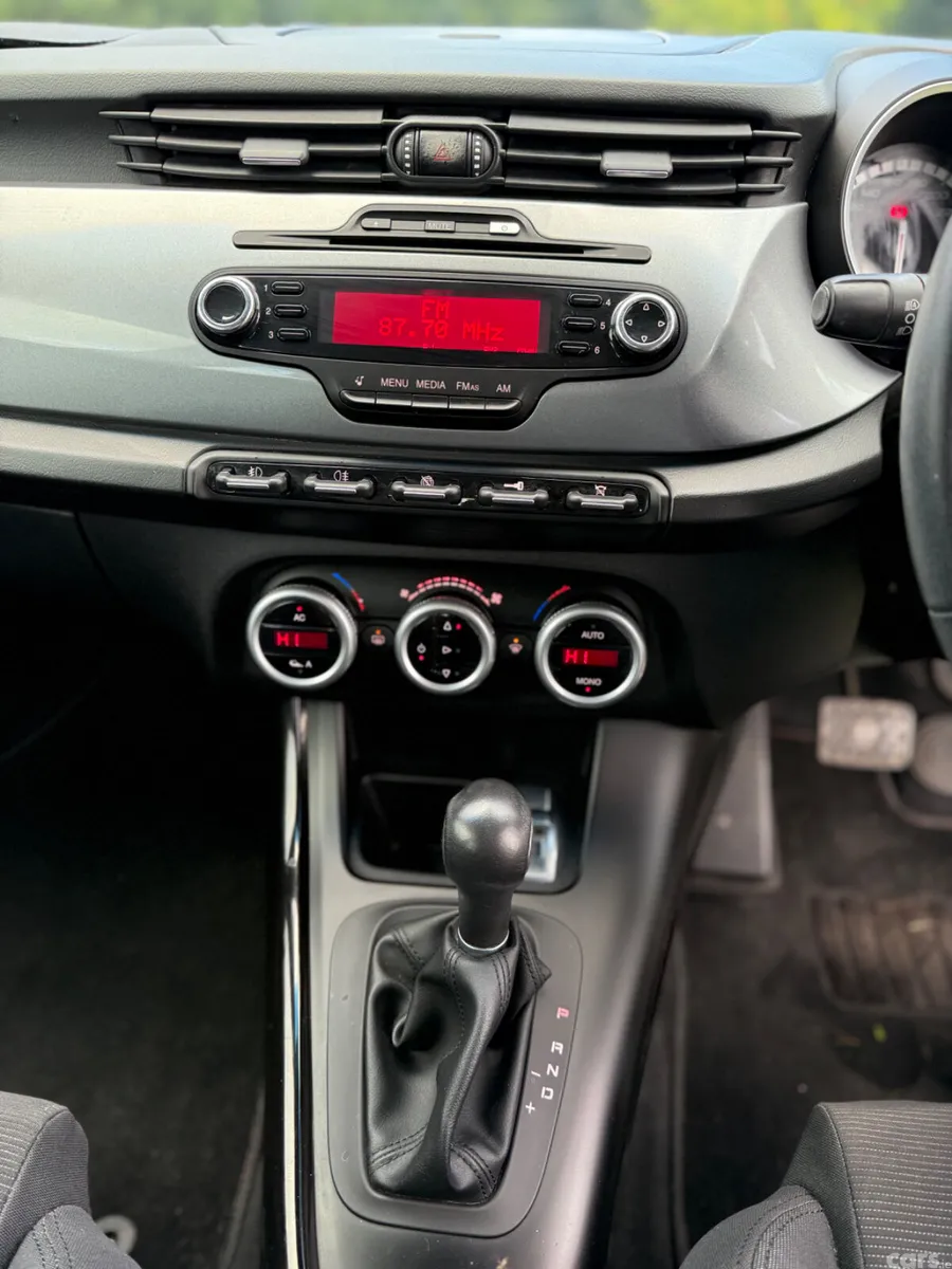 Alfa Romeo Giulietta Hatchback, Petrol, 2014, Red
