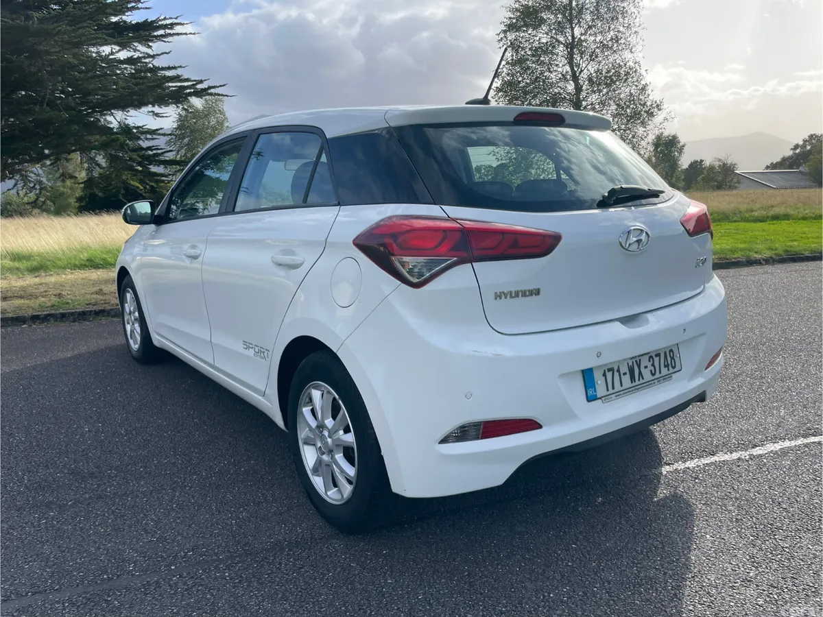 Hyundai i20 Hatchback, Petrol, 2017, White
