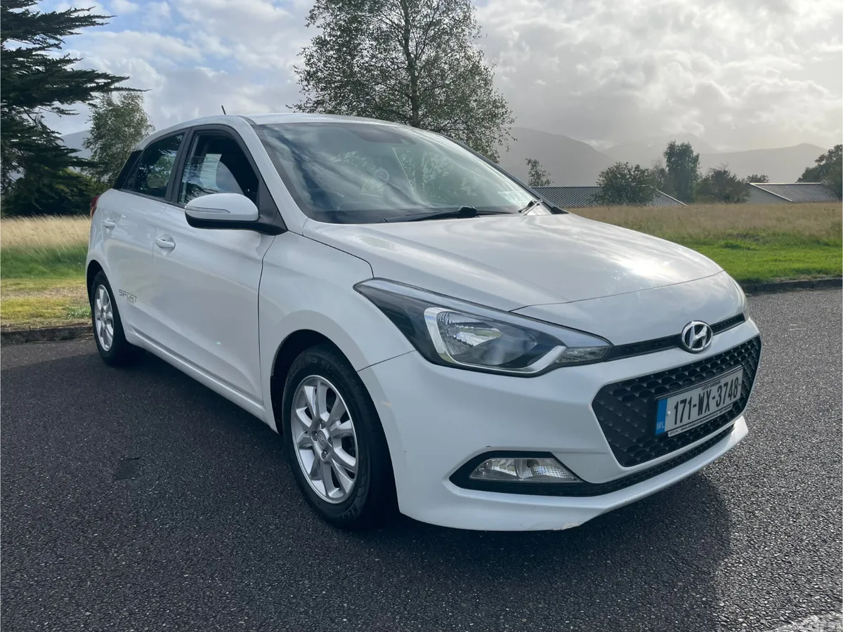 Hyundai i20 Hatchback, Petrol, 2017, White