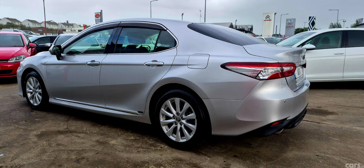 Toyota Camry Saloon, Petrol Hybrid, 2017, Silver