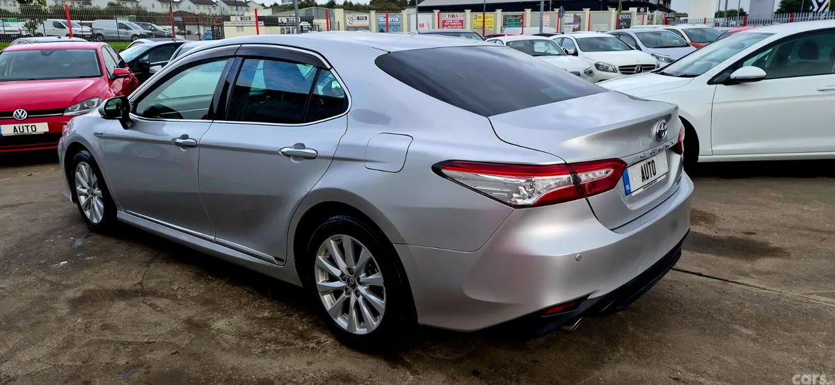 Toyota Camry Saloon, Petrol Hybrid, 2017, Silver