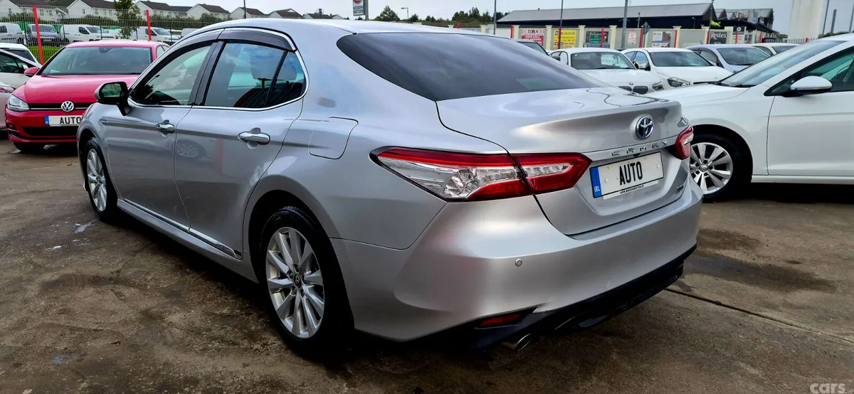 Toyota Camry Saloon, Petrol Hybrid, 2017, Silver