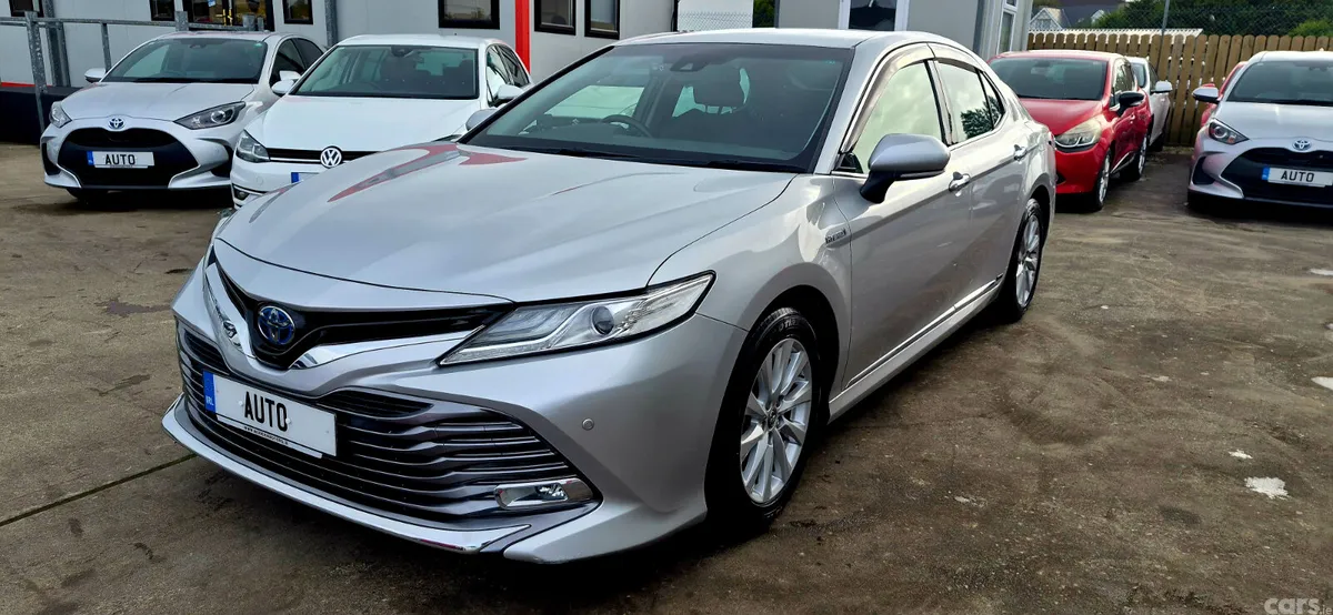 Toyota Camry Saloon, Petrol Hybrid, 2017, Silver