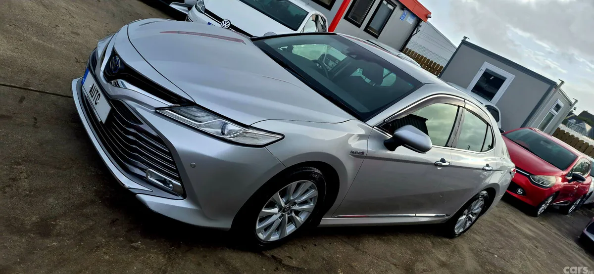 Toyota Camry Saloon, Petrol Hybrid, 2017, Silver
