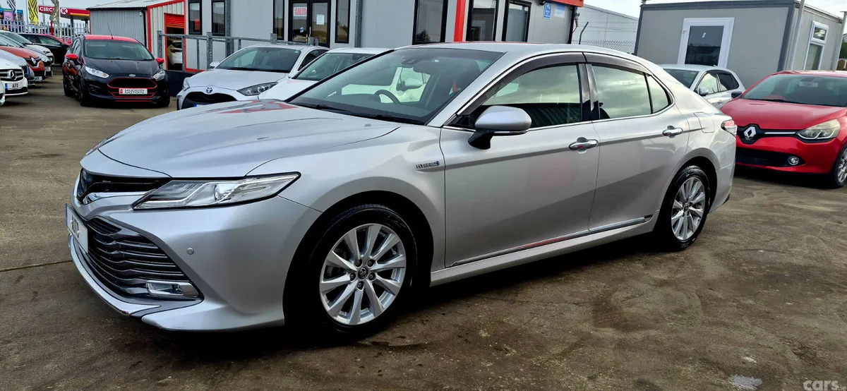 Toyota Camry Saloon, Petrol Hybrid, 2017, Silver