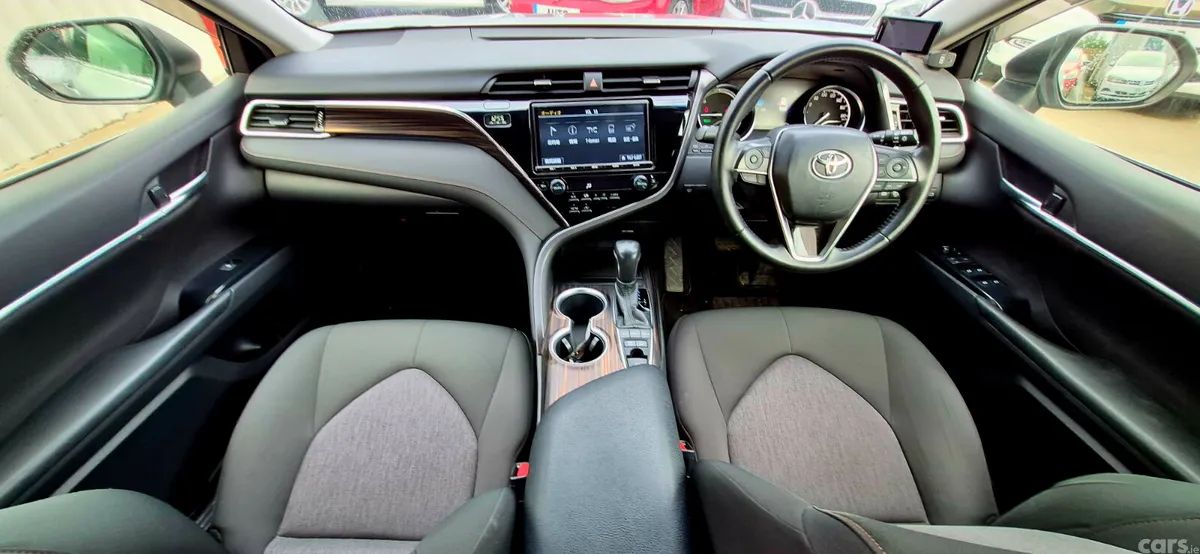 Toyota Camry Saloon, Petrol Hybrid, 2017, Silver