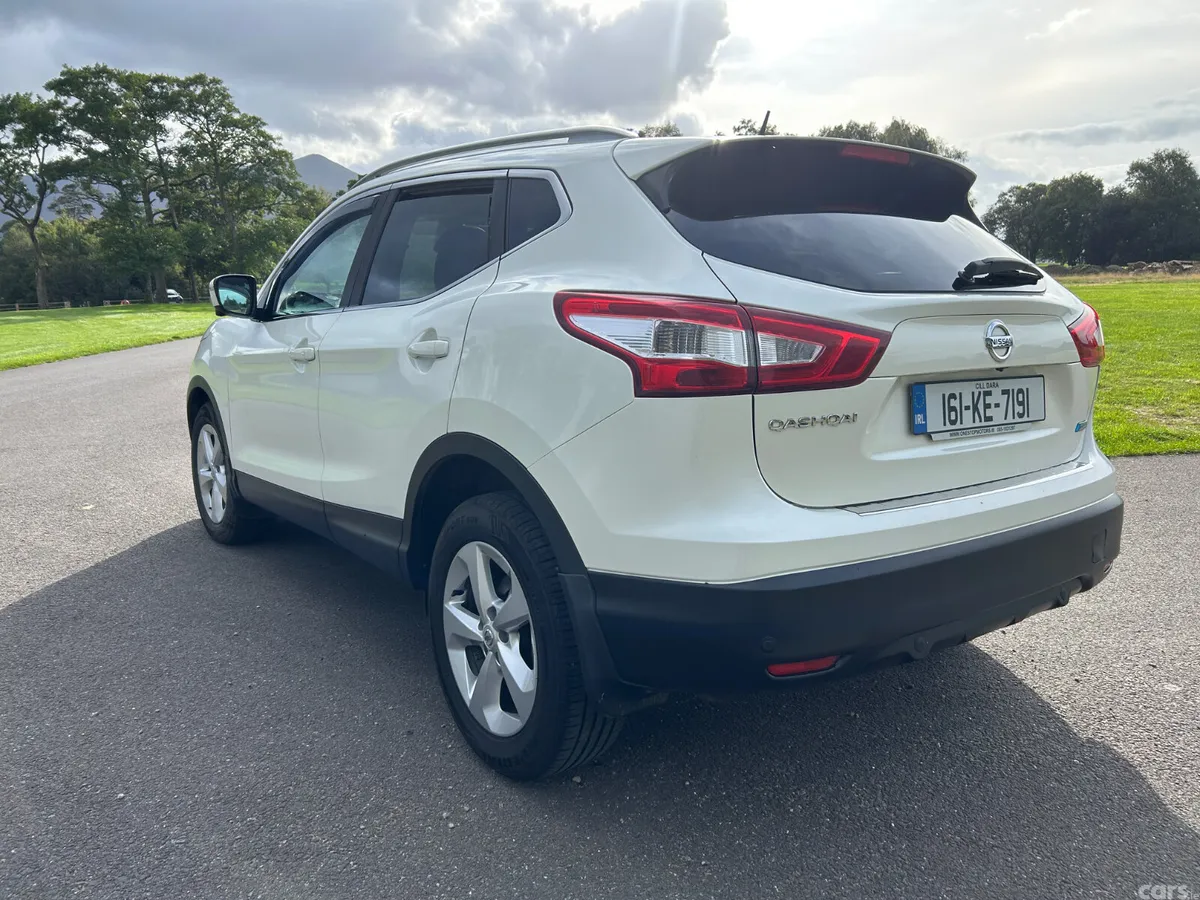 Nissan Qashqai Hatchback, Diesel, 2016, White