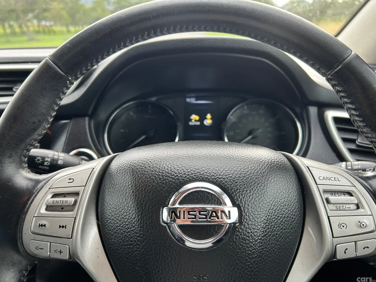 Nissan Qashqai Hatchback, Diesel, 2016, White