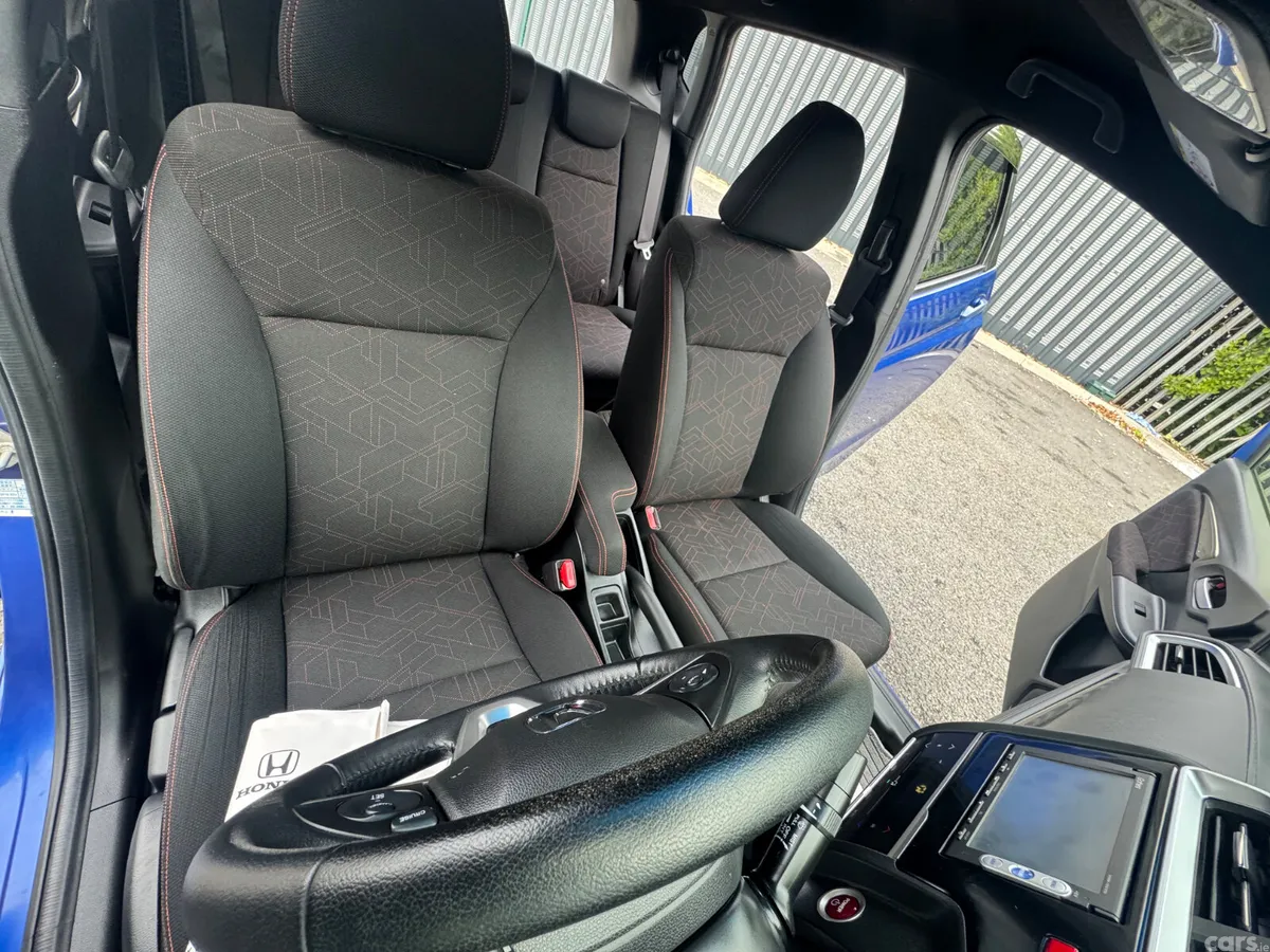 Honda Fit Hatchback, Petrol Hybrid, 2015, Blue