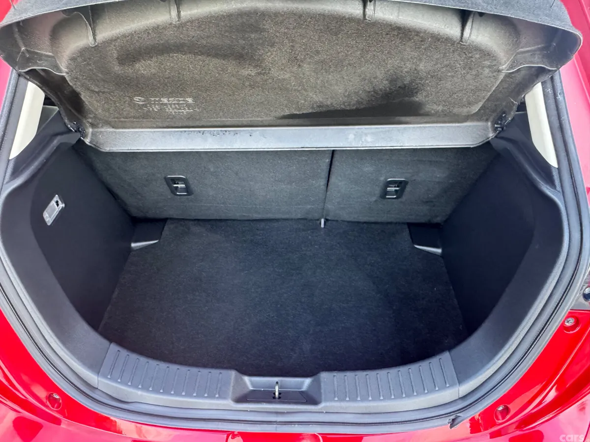 Mazda Demio Hatchback, Diesel, 2014, Red