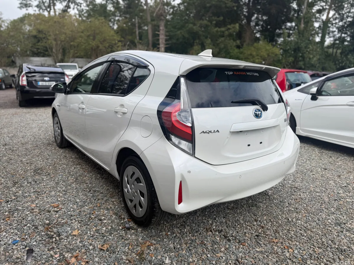 Toyota Aqua Hatchback, Petrol Hybrid, 2018, White