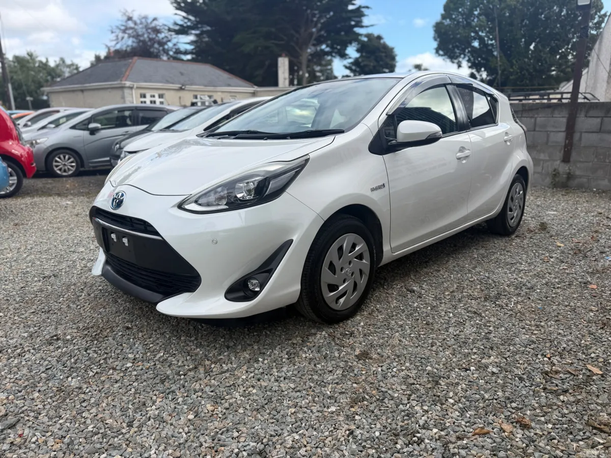 Toyota Aqua Hatchback, Petrol Hybrid, 2018, White