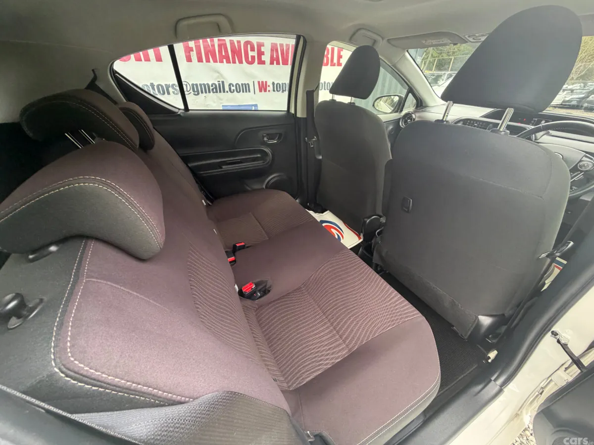 Toyota Aqua Hatchback, Petrol Hybrid, 2018, White