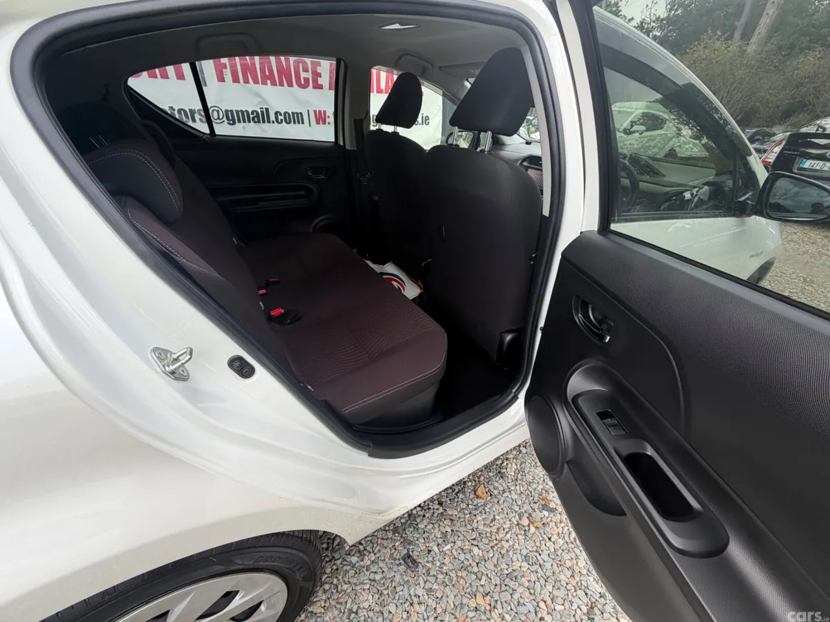 Toyota Aqua Hatchback, Petrol Hybrid, 2018, White