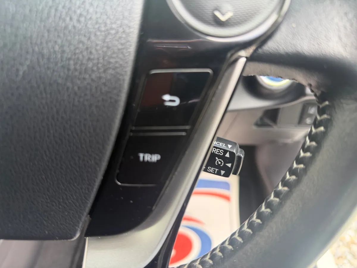 Toyota Aqua Hatchback, Petrol Hybrid, 2018, White