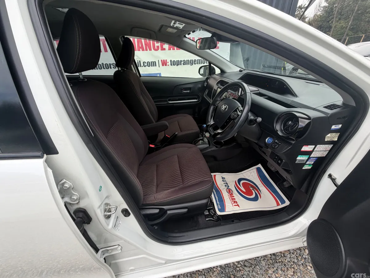 Toyota Aqua Hatchback, Petrol Hybrid, 2018, White