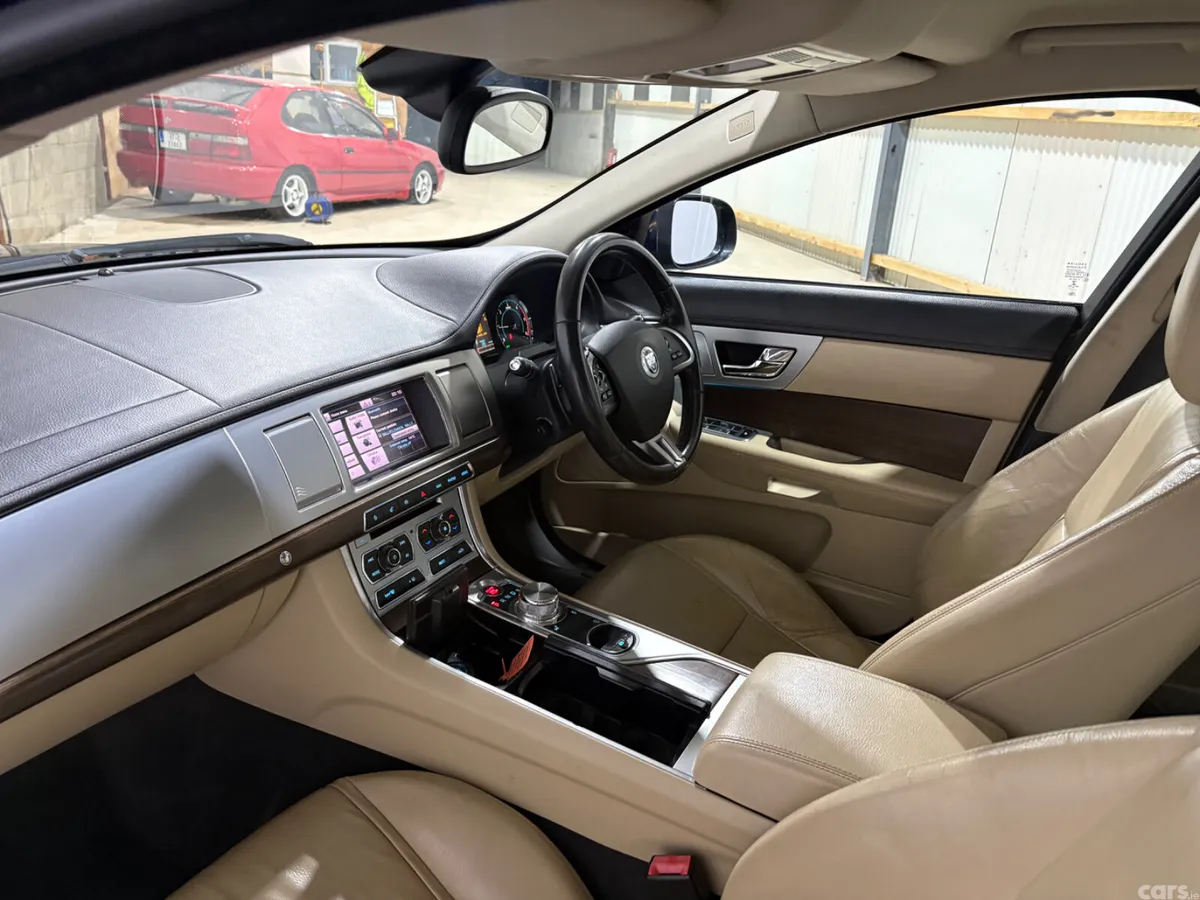 Jaguar XF Saloon, Diesel, 2013, Blue